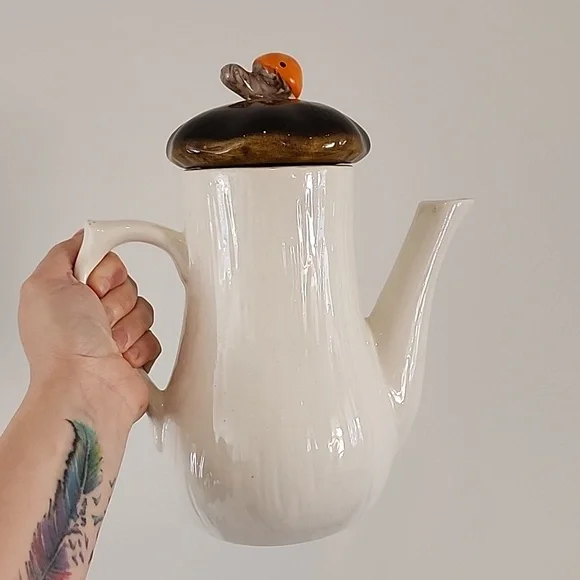 Vintage Merry Mushroom teapot - Picture 7 of 10